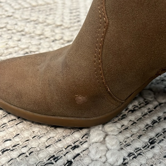 Tan suede booties - Picture 5 of 5